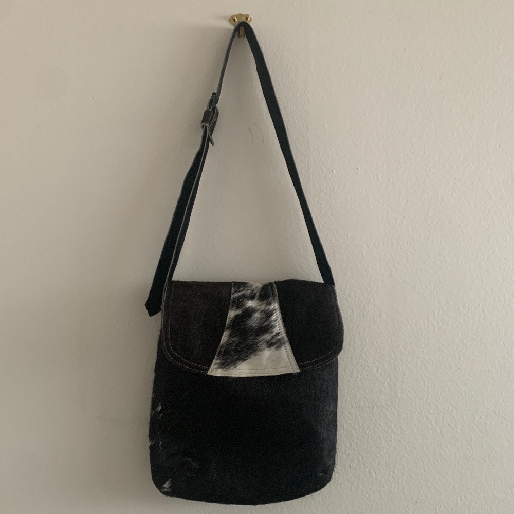 Long strap shoulder crossbody bag in black & white pony type hair